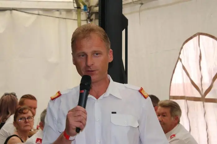 Landesfeuerwehrkommandant-Stellvertreter und Bereichsfeuerwehrkommandant Christian Leitgeb (Foto) sowie sein Stellvertreter Brandrat Josef Pirstinger zeichneten Stefan Prettenthaler (FF Afling) mit der Steirischen Katastrophenhilfe-Medaille in Silber aus.