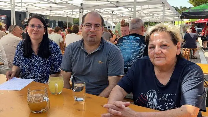 Mit zünftigen Klängen spielte die Musikkapelle „Urig2“ groß auf. Obmann Franz Siegl und sein Stellvertreter Markus Rath zeigten sich vom großen Besucherandrang begeistert. 