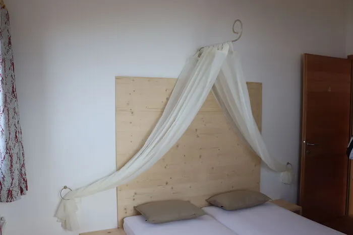 Klicken Sie sich durch die Bilder vom Koralpenhaus des Alpenvereines und seinen ersten Gästen. 
