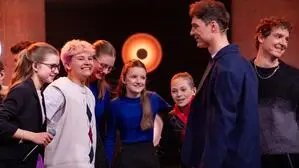 Sophia und Valentina (in blau) mit ihrer „Battles-Gruppe“ und den Coaches