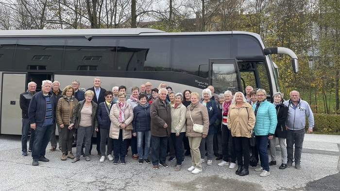 Bürgermeister Karl Rudischer lud am vergangenen Samstag, dem 29. Oktober, zu einer Busrundfahrt, um die Vielzahl an aktuellen Projekte der Stadtgemeinde Mürzzuschlag den Bürgerinnen und Bürgern näherzubringen.