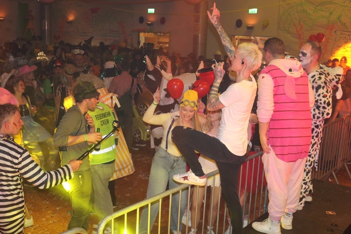 MeetU sorgte für beste Stimmung beim Hydrantengschnas in Griffen.