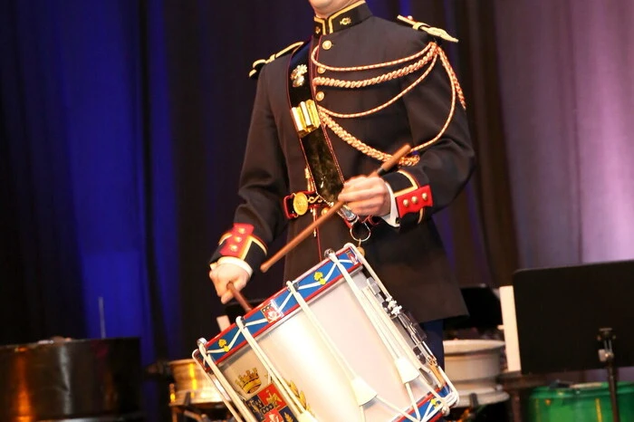 Als „special guest“ des Abends konnte Solotrommler Vincent Kau aus Paris begrüßt werden,... 
