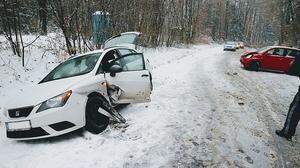 Unfall mit zwei Pkw auf schneeglatter Fahrbahn Donnerstagfrüh in Lafnitz