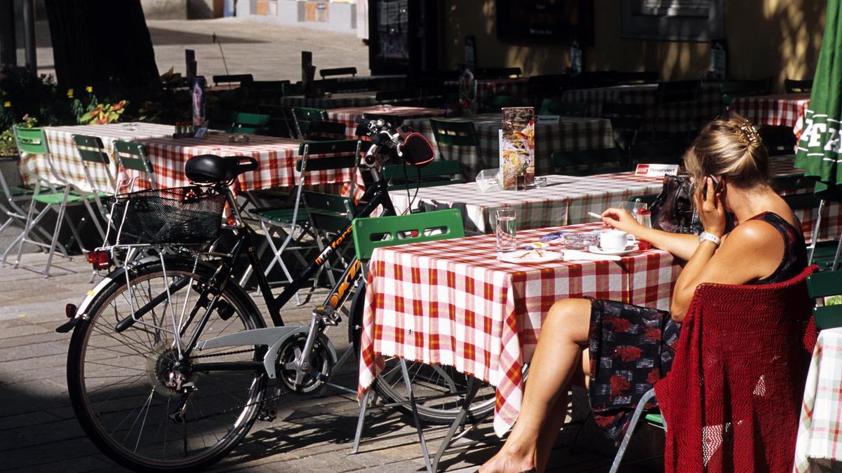 Rauchen im Gastgarten - für die Österreicher gehört das bisher oft dazu | Rauchen im Gastgarten - für die Österreicher gehört das bisher oft dazu