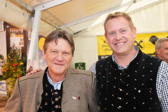 Der Mitbegründer des Glocknerlammfestes, Christian Lackner mit dem Sohn eines weiteren Gründungsvaters, Bernhard Pichler.