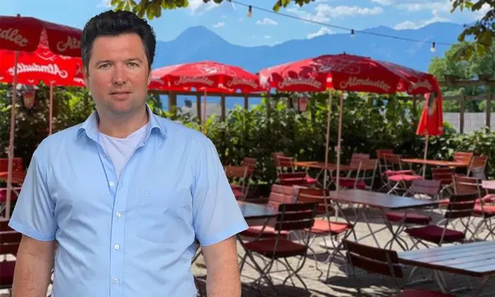 Gemütliche Atmosphäre im Gastgarten