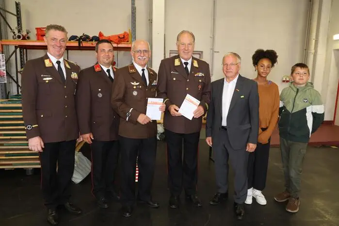 Das „Deutsche Sportabzeichen“ in Bronze erhielten für ihre besonderen Leistungen hinsichtlich Jugendarbeit auch die Feuerwehrmänner Josef Fiedler und Peter Kirchengast