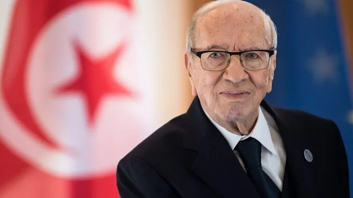 m April hatte Essebsi seinen Verzicht auf eine erneute Kandidatur bei der Präsidentschaftswahl im November erklärt.