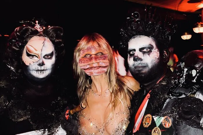 Bei der TV-Show "Queen of Drags" lernte Heinrich-Piebel Model Heidi Klum kennen - hier zu sehen auf dem Foto gemeinsam mit dem Ehepaar.
