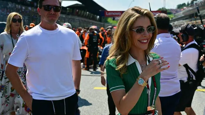 Beim Formel-1-Rennen am Red Bull Ring in Spielberg wurde Victoria Swarovski mit einem ganz besonderen Schmuckstück fotografiert.