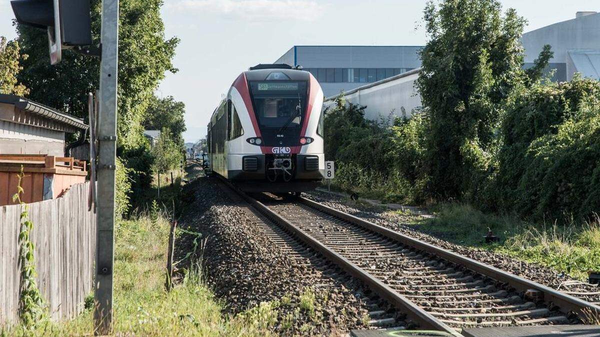 Auf diesem Bahnübergang in der Grazer Hafnerstraße kam es zum folgenschweren Unglück 