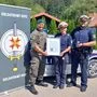 John Patrick Platzer (Soldaten mit Herz) mit dem Polizisten-Paar Susanne und Stefan Peterschinek