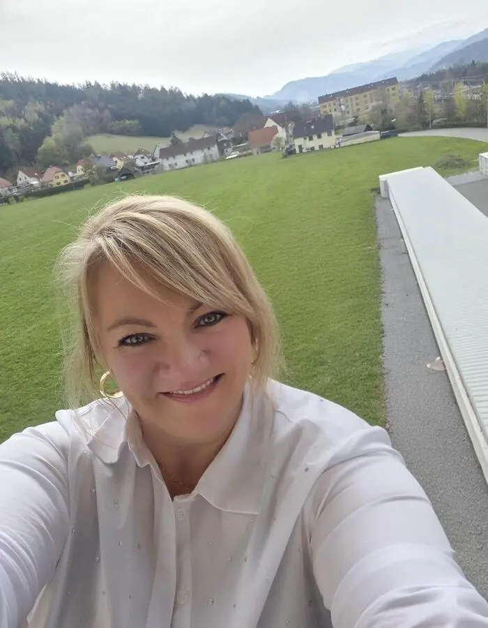 Mariana Marin ist als „Newcomerin“ nominiert
