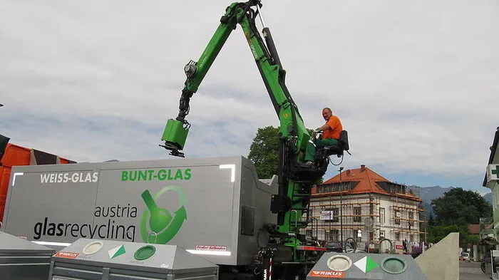 So sehen die neuen Sammelbehälter für Weiß- und Buntglas aus