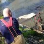Berufsfeuerwehr und Magistrat fischten aus der Glan einen Einkaufswagen