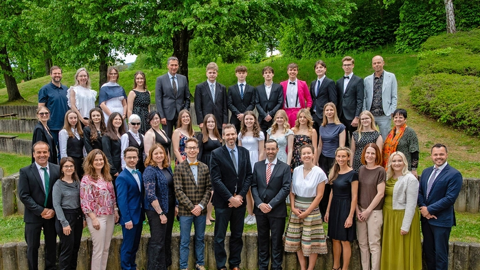 Die Maturantinnen und Maturanten aus dem Borg Birkfeld (Klasse 8a)