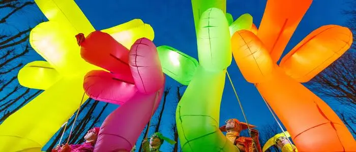 Übergroße Luftballonverkleidungen werden durch Lienz ziehen | Heuer sollen Luftballons eine zentrale Rolle beim Straßen- und Zirkusfestival spielen
