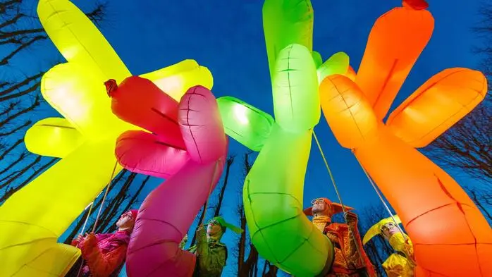 Übergroße Luftballonverkleidungen werden durch Lienz ziehen | Heuer sollen Luftballons eine zentrale Rolle beim Straßen- und Zirkusfestival spielen