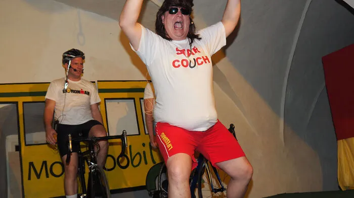 Wenn der Fitnesstrainer schon bei der ersten Übung schlapp macht, kann das nur eines heißen: Die Saison der Faschingssitzungen ist in Moosburg gestartet.