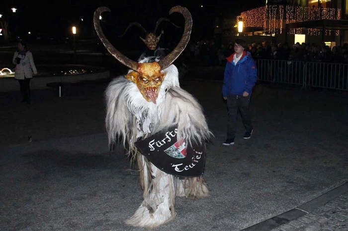 Veranstaltet wurde der Perchtenlauf von der Therme und dem Perchtenverein "Fürsten Teufel" mit Obmann Manuel Hluszik.