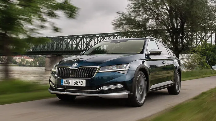 Als Scout macht der Skoda Superb auf Oberförster