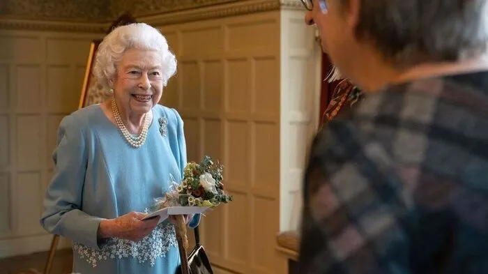 Queen Elizabeth scheint wieder wohlauf zu sein