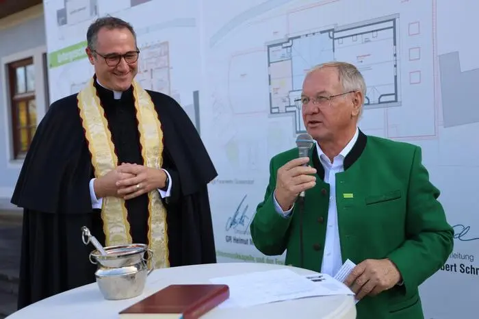 „Mit diesem Umbau wird das Haus auf den neuesten Stand der Technik gebracht“, so Bürgermeister Josef Ober