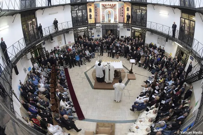 Die Häftlinge, denen der Papst die Füße wusch, stammten aus Italien, von den Philippinen, aus Marokko, Moldawien, Kolumbien, Nigeria und Sierra Leone.