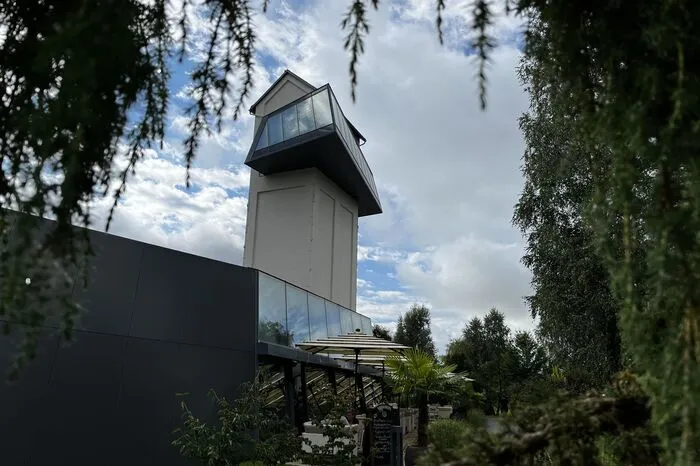 Der Wasserturm grüßt im Hintergrund.
