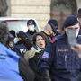 Die Wiener Polizei hat am Samstag eine Aktivistin und Organisatorin von Protesten gegen die Coronavirus-Maßnahmen festgenommen.