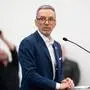 ABD0072_20240411 - WIEN - ÖSTERREICH: Der als Auskunftsperson geladene FPÖ-Bundesparteichef Herbert Kickl am Donnerstag, 11. April 2024, während seines Statements im Rahmen des U-Ausschusses zum "Rot-Blauen Machtmissbrauch" im Parlament in Wien. - FOTO: APA/GEORG HOCHMUTH