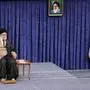 Als Oberster Führer ist Khamenei auf Lebenszeit gewählt. Die Nachfolgefrage ist ungeklärt.