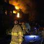 Feuerwehrleute löschen nach einem russischen Drohnenangriff in der ukrainischen Hauptstadt Kiew einen Brand. (Symbolfoto)