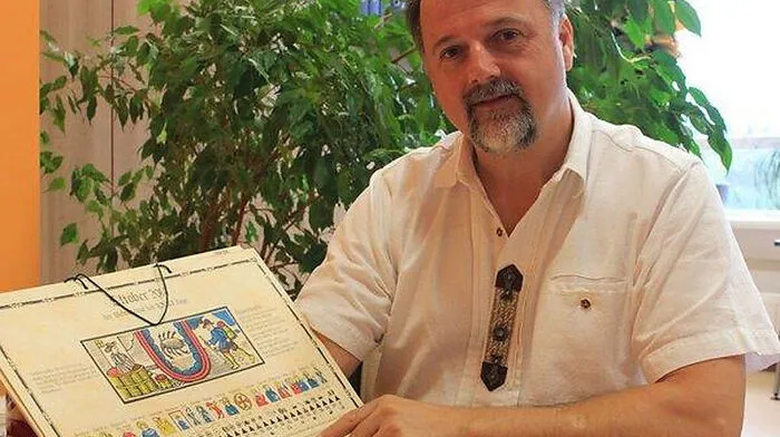 Heinz Selmeister mit dem Mandlkalender: „Die Treffsicherheit liegt bei rund 65 Prozent“