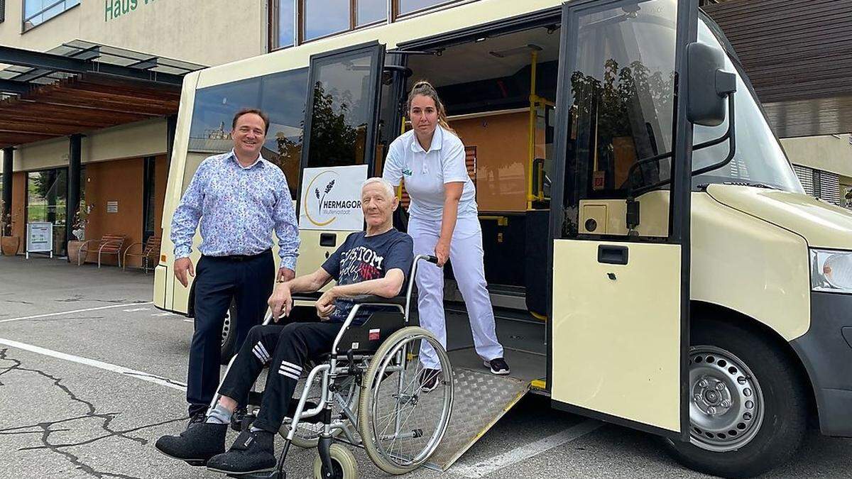 Siegfried Ronacher, Gustav Gaggl und Nicole Linder beim Sozialmobil