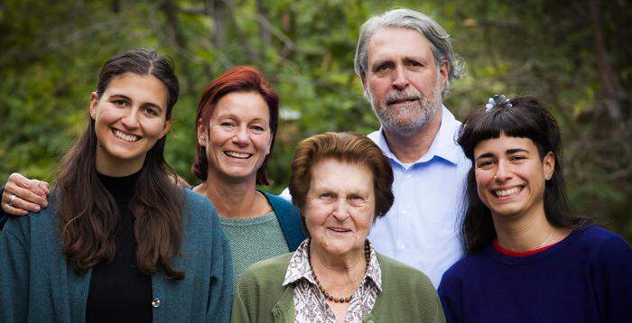 Die Familie Rauch rund um Karin (2. v. l.) und Willi (2. v. r.) Rauch