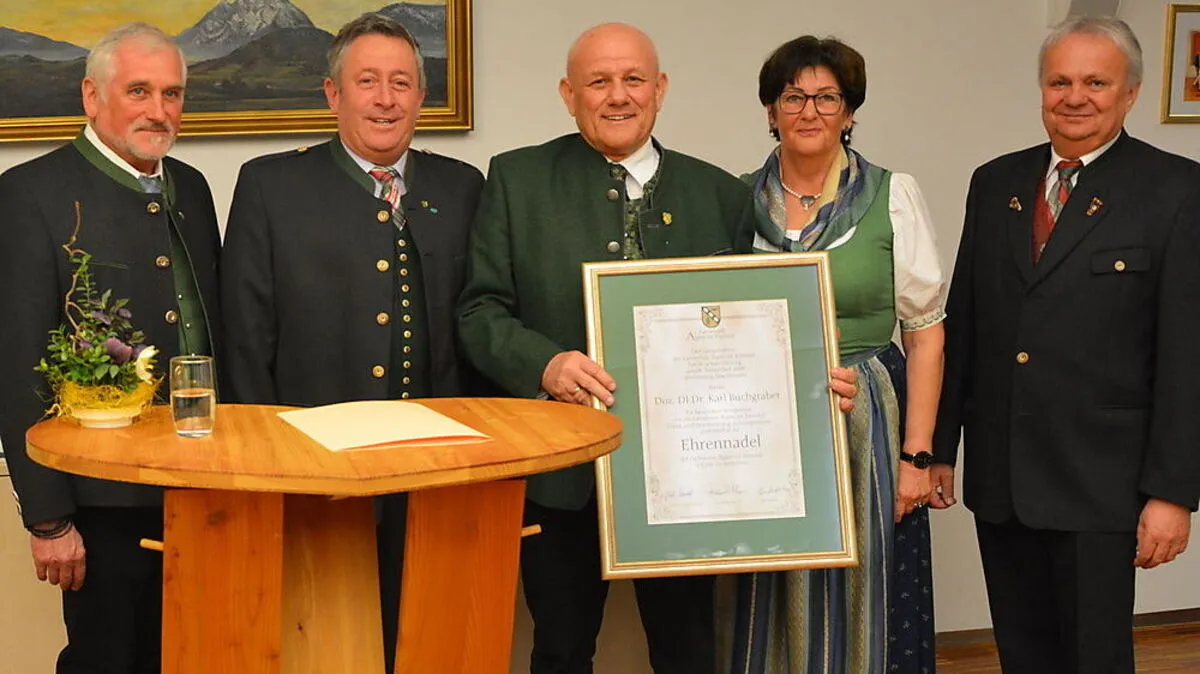 Karl Buchgraber (Mitte) wurde ausgezeichnet
