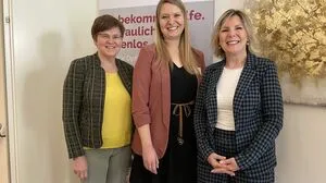 Eröffnung des Gewaltschutzzentrums in den neuen Räumlichkeiten in Leoben: Vizebürgermeisterin Birgit Sandler, Außenstellen-Leiterin Laura Preitler und Geschäftsführerin Marina Sorgo