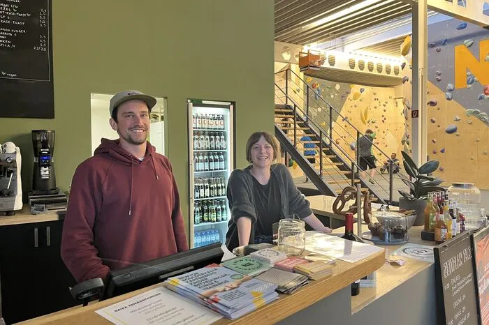 Patrick und Steffi können sich über den Erfolg der Kletterhalle in Kapfenberg freuen.