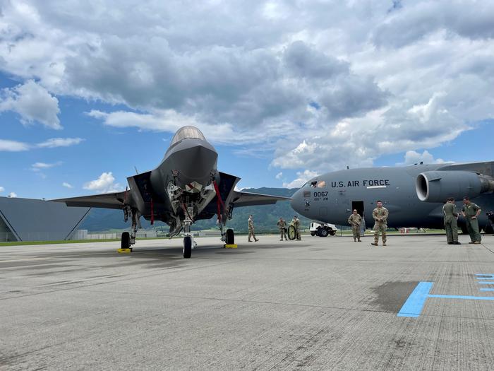 Eine F-35 „Lightning II“ (und C-17 „Globemaster“) im Vorjahr in Zeltweg