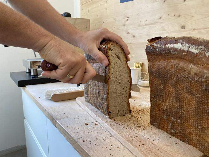 Das französische Landbrot wird mit Weizensauerteig versauert, das kennt man in Österreich weniger und muss oft erklärt werden