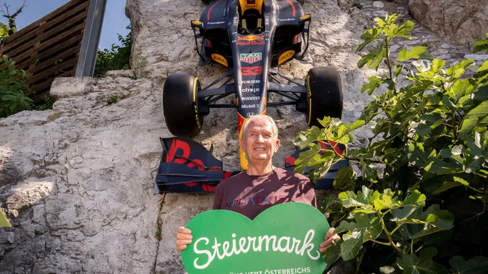 Helmut Marko, Hotelier, Red Bull Racing-Mastermind: Die Steirer sind zum Teil stur, was ja gut ist. Sie sind stolz auf ihre Tradition. Ich finde Folklore auch gut, aber man darf das nicht zu weit treiben, man muss auch über den Tellerrand schauen. Und man muss das, was sich in der Welt abspielt, sehen. Ich bin sehr viel unterwegs. Graz war aber immer wieder eine Erdung.
