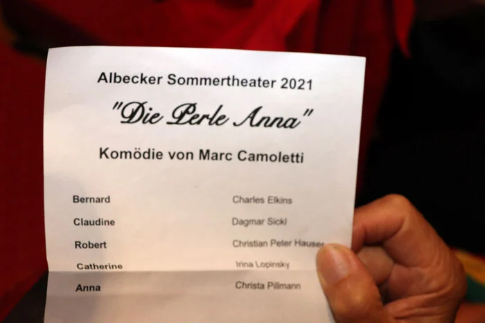 Albecker Sommertheater 2021 "Die Perle Anna"Komödie von Marc CamolettiRegie: Charles Elkins Darsteller: Charles Elkins, Christian Peter Hauser, Irina Lopinsky, Christa Pillmann und Dagmar SicklTermine:03.07. bis 28.08., jeden Do, Fr, Sa, 20:00 Uhr Nachmittagsvorstellungen:So, 11.07., 18.07., 25.07., 15 UhrSo, 01.08., 08.08., 15.08., 22.08., 15 Uhr Kartenpreis: 26,00, Gruppen ab 20 Personen: 23,00Karten &amp; Dinner: 0650/ 57 52 066