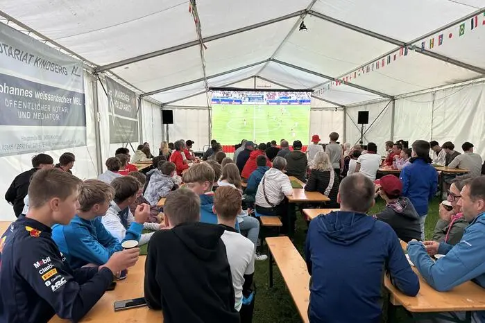 Schon lange vor dem Anpfiff um 6 Uhr herrschte im WM-Park auf dem Gelände der Mittelschule Kindberg reges Treiben