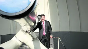 Bürgermeister Ludwig bei der Urania-Sternwarte