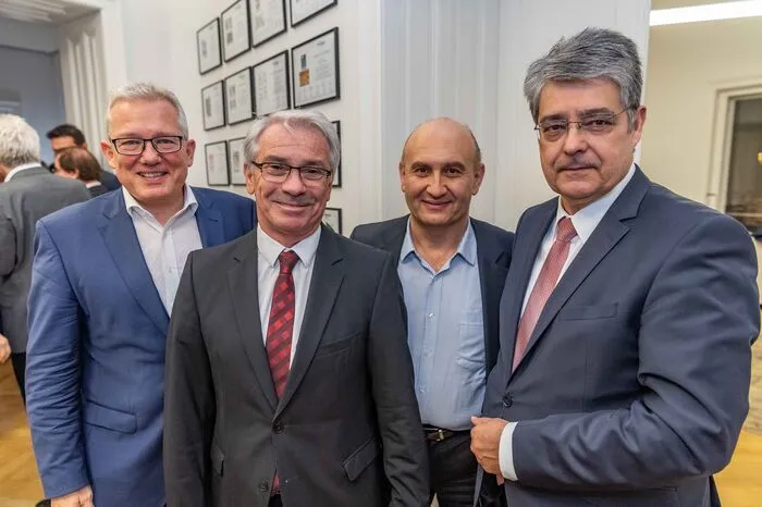 Willkommen: Kleine-Zeitung-Geschäftsführer Thomas Spann, Post-Chef Georg Pölzl, Ali Rahimi und Siemens-Boss Wolfgang Hesoun
