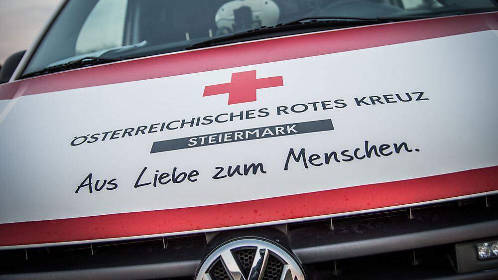 Das Rote Kreuz brachte den Arbeiter ins Spital