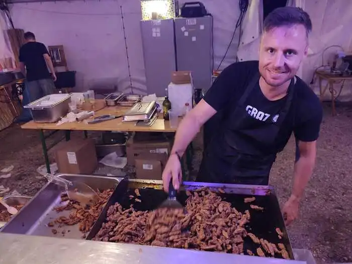 Fuzzstock-Gastronom Karl Kling an seinem Stand