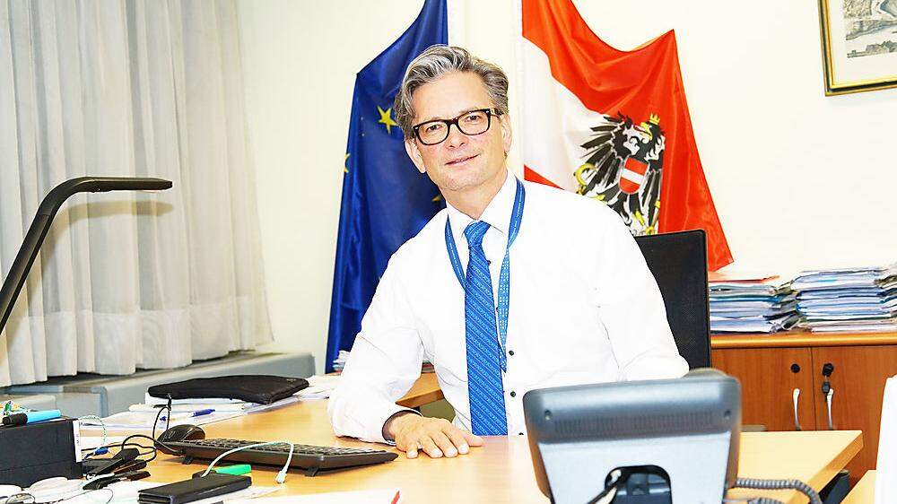 Der gebürtige Lavanttaler Roland Meinecke in seinem Büro in Brüssel 